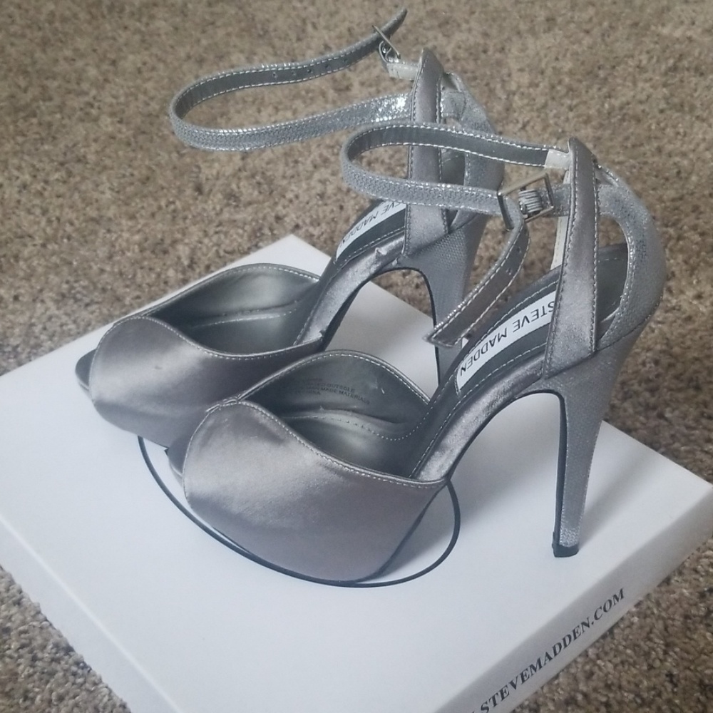 Heels - Picture 2 of 4